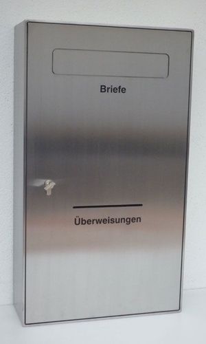 Moderner Wandbriefkasten aus Edelstahl für Briefe und Überweisungen.