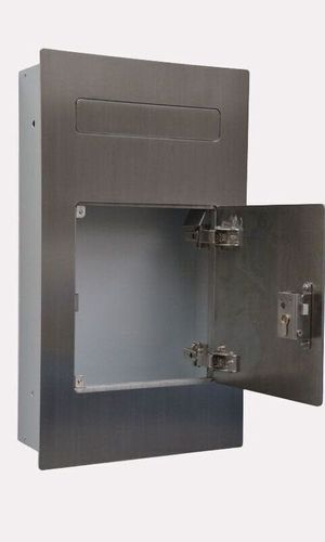 Moderner Einbaubriefkasten mit minimalistischer Gestaltung