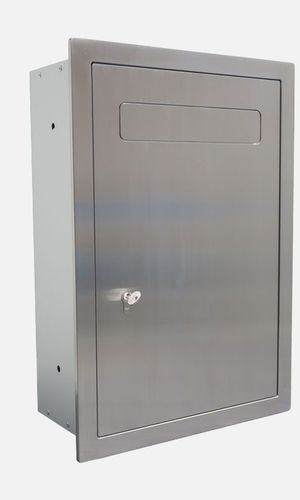 Moderner Einbaubriefkasten mit minimalistischer Gestaltung